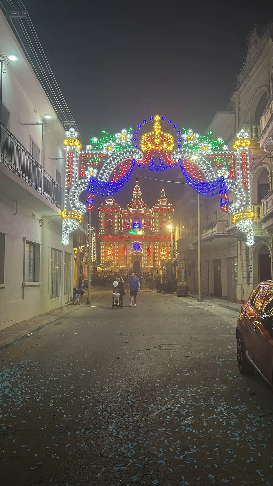 Beleuchtete Kirche bei einer Dorf-Festa auf Gozo